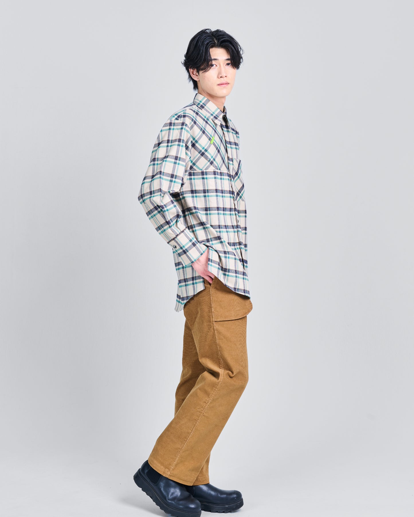 オークルコーデュロイパンツ